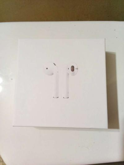 Apple Airpods 2nd Generation - Thumbnail 2