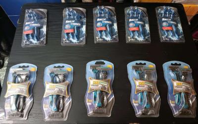 3 IN A PACK SHAVING RAZORS - Thumbnail 1