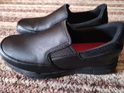 Sketchers Mens Work shoes Non slip Sz 9 - Thumbnail 2