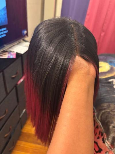 short burgundy and black wig - Thumbnail 2