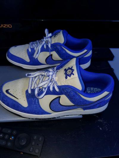 Jackie Robinson 75th anniversary Limited Edition Nike Dunks - Thumbnail 6