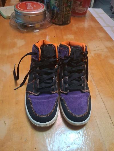 ladies biker jacket and womans jordans - Thumbnail 4