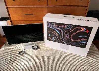 Apple Studio Display 27 with Standard Glass TiltAdjustable S