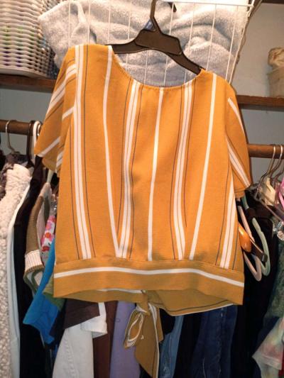 FAIRLY Worn Smaller Womens Cloths - Thumbnail 5