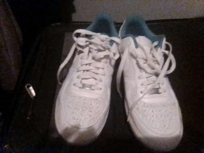 mens Nike tennis shoes size 11 - Thumbnail 4