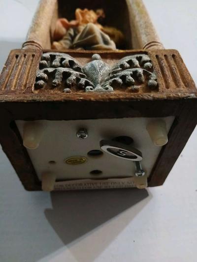 Holy family Mary Joseph and Baby Jesus music box - Thumbnail 2