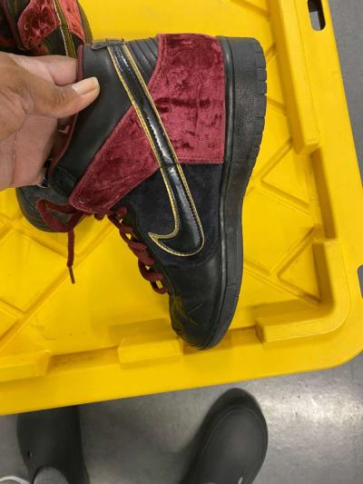 Nike dunks size9 bloody red velvet - Adelanto, California