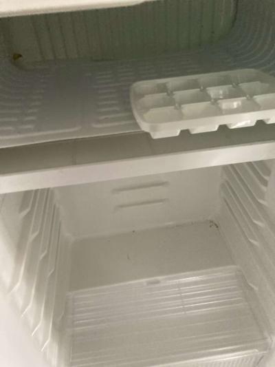 Mini Fridge - Thumbnail 4