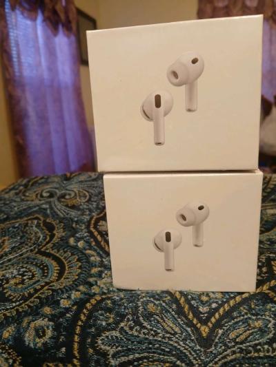 HEADPHONES PROS 3RD GENERATION NEW IN BOX SEALED NEVER OPEN