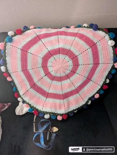 crochet rose bouquet throw - Thumbnail 3