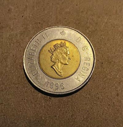 1996 2 Dollar Canadian Queen Elizabeth coin - Thumbnail 2