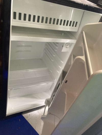 Mini Fridge - Thumbnail 3