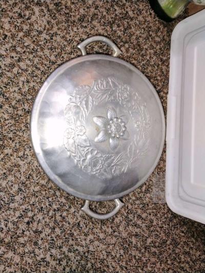 1950s Everlast hand forged aluminum casserole dish - Thumbnail 2