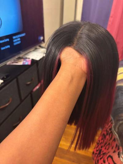 short burgundy and black wig - Thumbnail 3