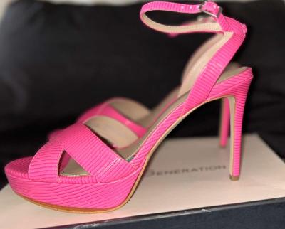 BCBGeneration Fuscia Heels - Thumbnail 4
