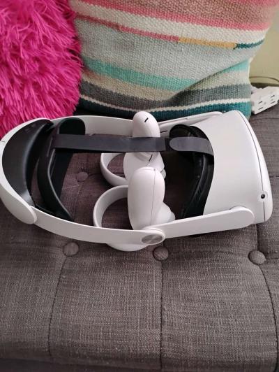 Meta quest 2 - Thumbnail 3