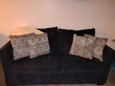 dark blue couch loveseat - Thumbnail 2