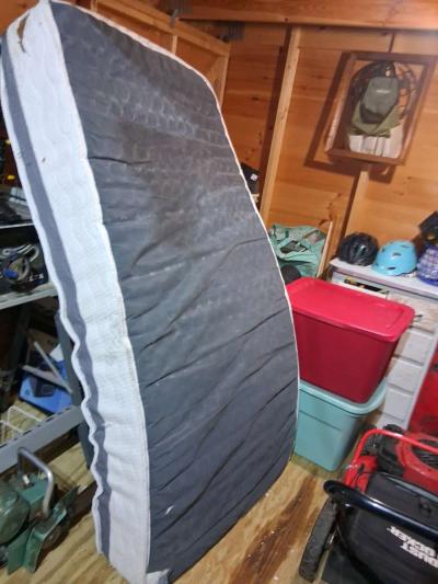 twin Day Bed and mattress - Thumbnail 2