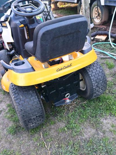 Cub cadet riding mower - Thumbnail 3