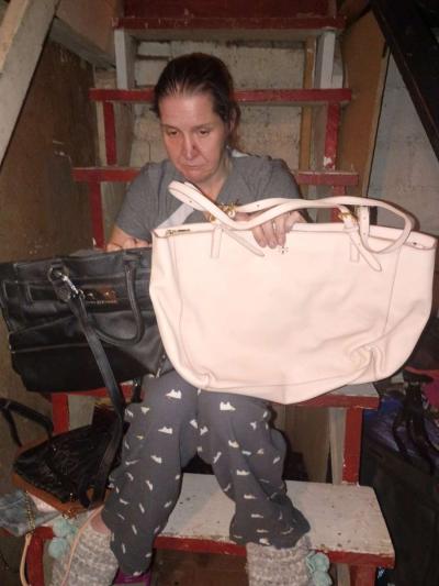 all purses for 5dollars - Thumbnail 4