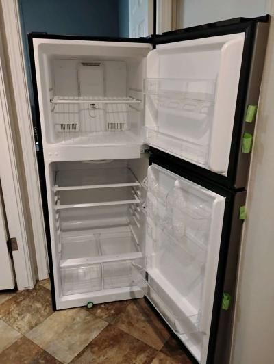 refrigerator - Thumbnail 2