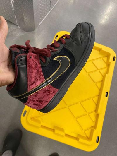 Nike dunks size9 bloody red velvet - Thumbnail 2