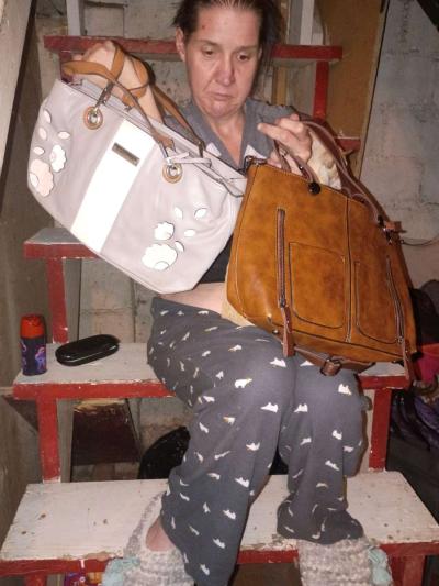 all purses 5dollars good shape and brand new - Thumbnail 5