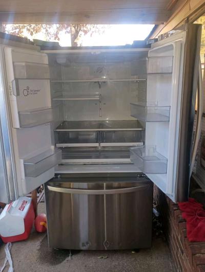 Stainless steel LG WiFi Smart Refrigerator - Thumbnail 3