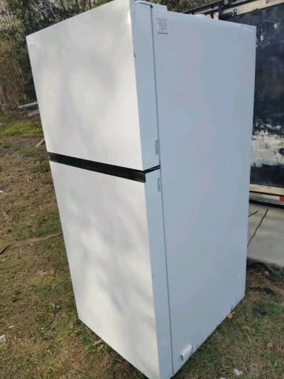Lg Refrigerator - Thumbnail 2