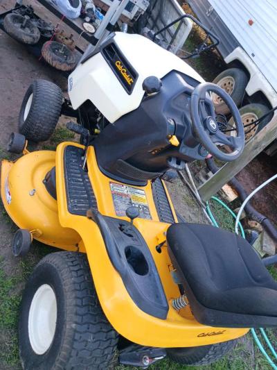 Cub cadet riding mower - Thumbnail 2