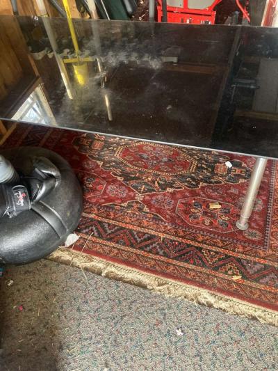 Black Glass Table - Thumbnail 3