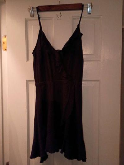 FAIRLY Worn Smaller Womens Cloths - Thumbnail 3