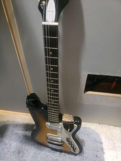 Silvertone Bobcat Guitar with Case by Holiday and Harmon - Thumbnail 6