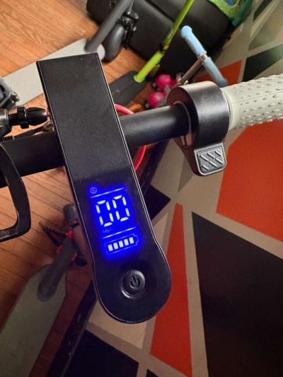 Electric scooter - Thumbnail 2