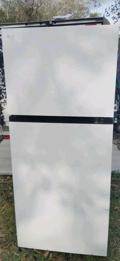 Lg Refrigerator - Thumbnail 1