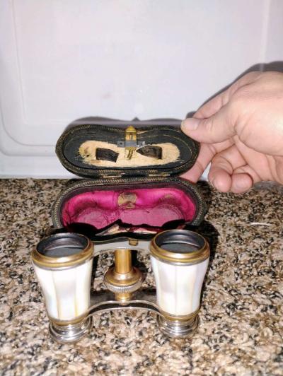 Antique Chevalier Paris opera glasses 105yrs old  perfect - Thumbnail 5
