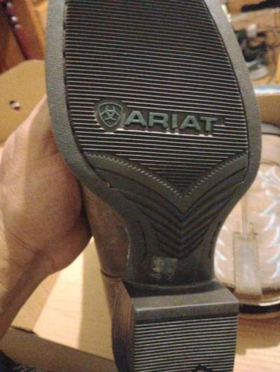 Ariat sport outfitter size 8 EE wide cowboy boots - Thumbnail 3