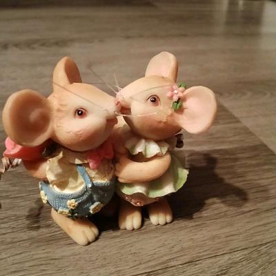 loves embrace by enesco - Thumbnail 2