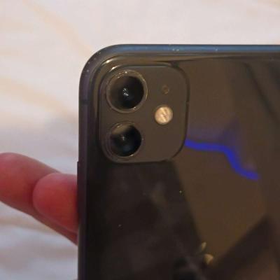 iPhone 64GB - Thumbnail 3