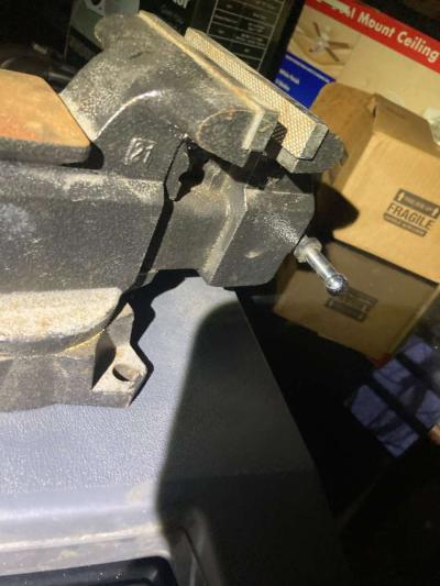 Columbian D6 HeavyDuty Swivel Base Bench Vise - Thumbnail 2