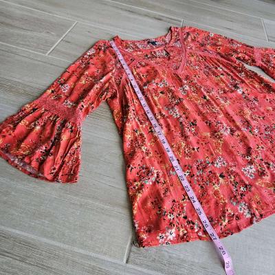 Torrid Size 1 Boho Orange Red Floral Top with Bell Sleeves - Thumbnail 4