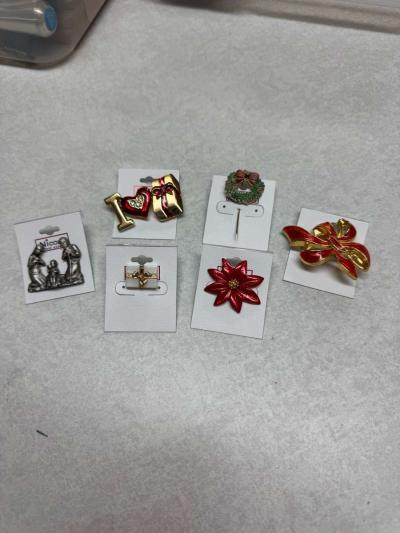 pins and brooches - Thumbnail 2
