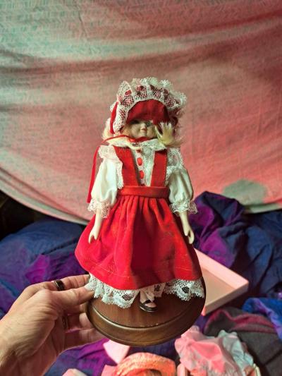 Portland dolls that ive had put up just needs a new home - Thumbnail 5