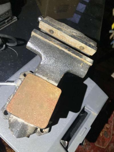 Columbian D6 HeavyDuty Swivel Base Bench Vise - Thumbnail 3