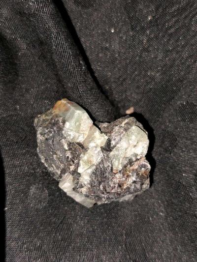 beautiful and unique raw stones and gemstones - Thumbnail 5