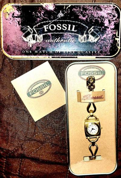 Vintage Fossil gold tone watch with case - Thumbnail 6