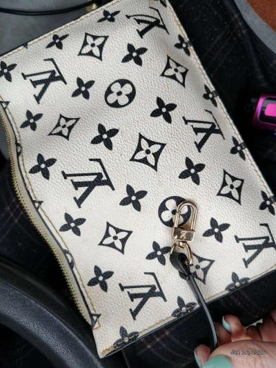 Louis Vuitton Neverfull Pouch - Thumbnail 2