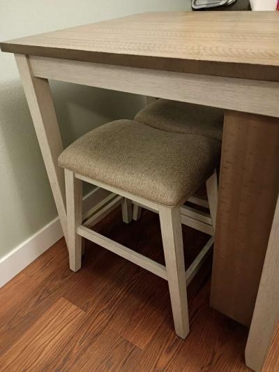 Counter Height Dining Table and 4 Barstools - Thumbnail 3