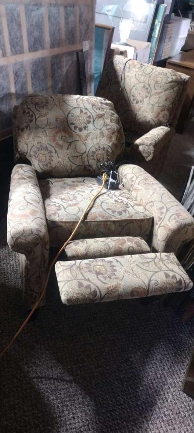2 electric recliners