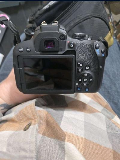 cannon rebel T7i - Thumbnail 4